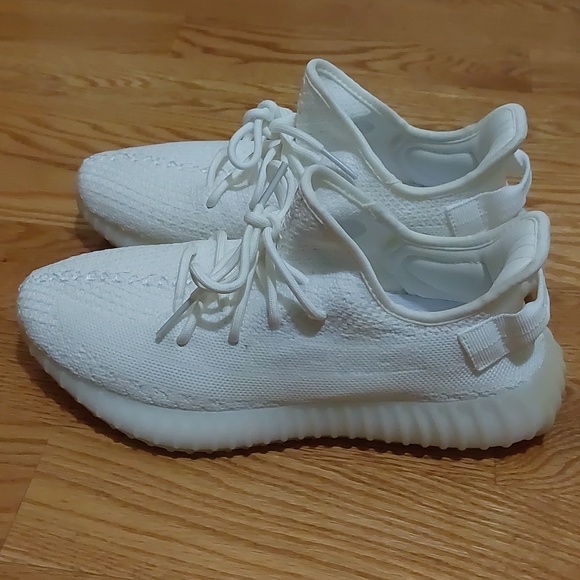 White Yeezy 350 Size 8.5 - Picture 3 of 4